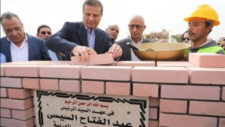 "الزراعة" تعيد إحياء أحد أهم الصروح العلمية والبحثية بسيناء بعد سنوات من تدميرها.. الوزير ومحافظ شمال سيناء يضعان حجر الأساس لإعادة تأهيل محطة بحوث الصحراء بالشيخ زويد.. "فاروق": المزارع شريك بالتنمية