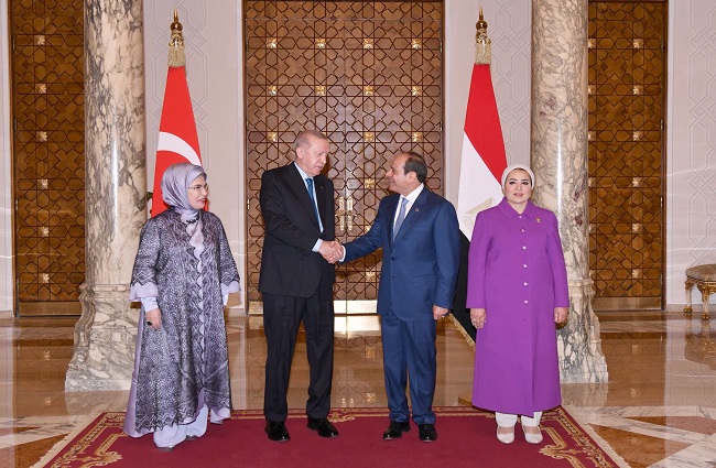 بالصور.. تفاصيل زيارة أردوغان للقاهرة ولقائه مع السيسي