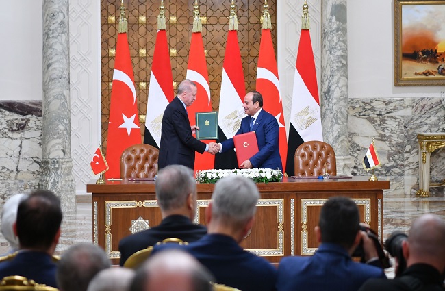 بالصور.. تفاصيل زيارة أردوغان للقاهرة ولقائه مع السيسي