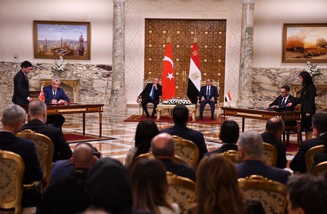 بالصور.. تفاصيل زيارة أردوغان للقاهرة ولقائه مع السيسي