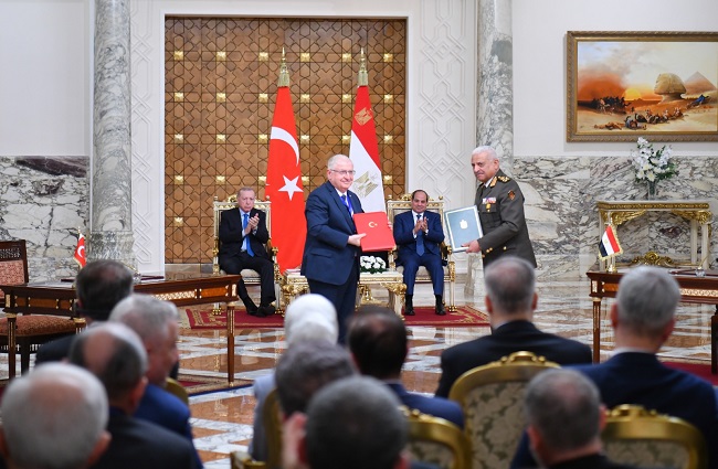 بالصور.. تفاصيل زيارة أردوغان للقاهرة ولقائه مع السيسي