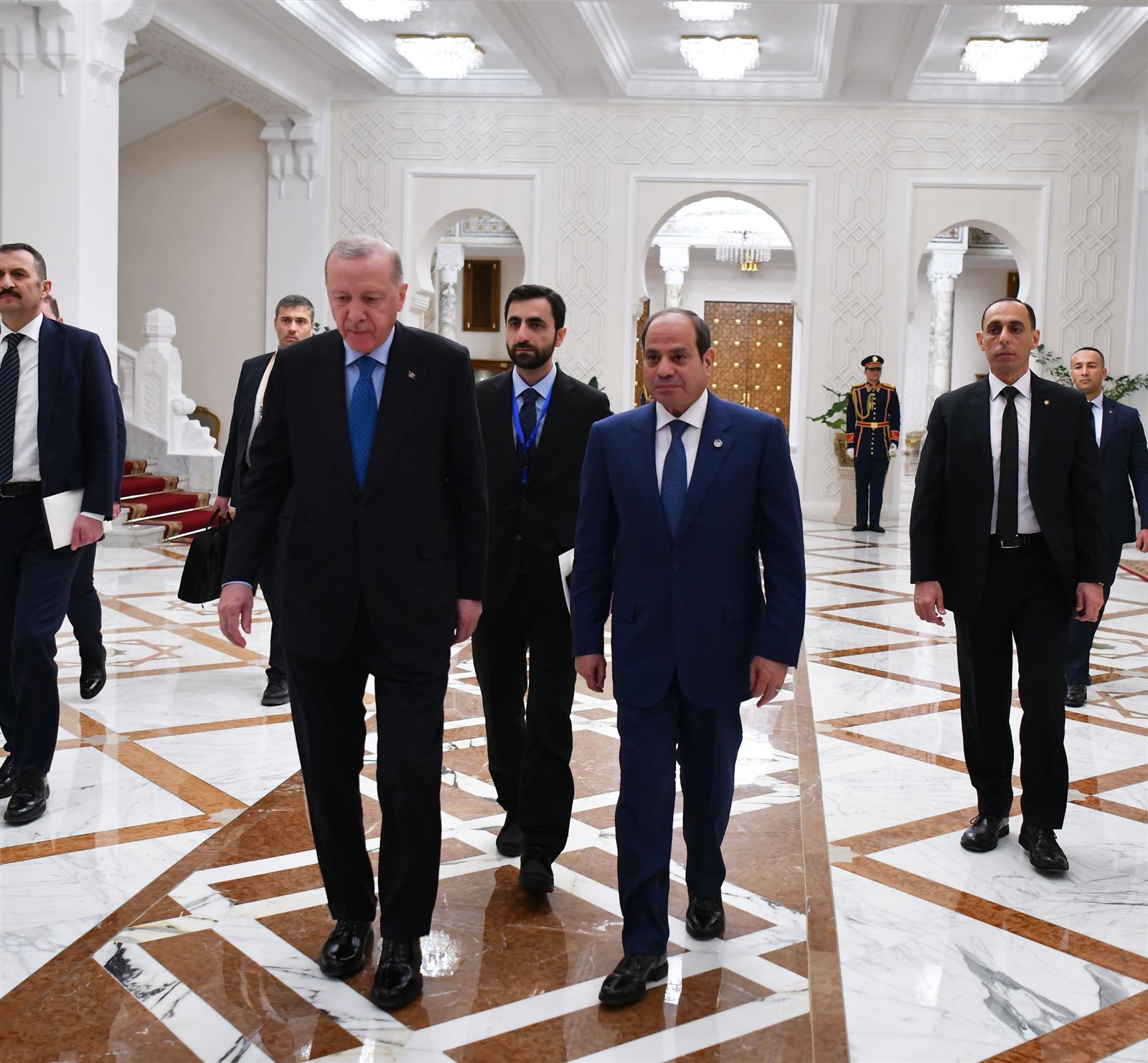 بالصور.. تفاصيل زيارة أردوغان للقاهرة ولقائه مع السيسي