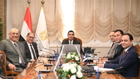 وزير الشباب والرياضة يبحث استعدادات معرض "سبورت إكسبو"