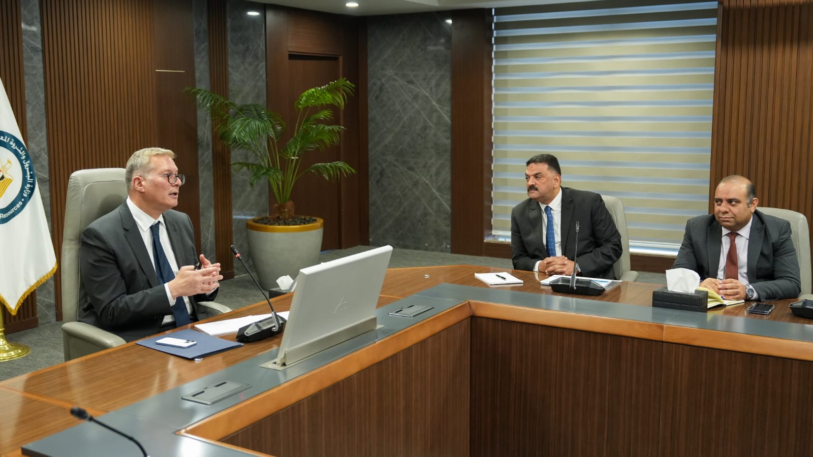 وزير البترول يتابع مشروع المسح الجوي والتراخيص الجديدة وضخ استثمارات التعدين