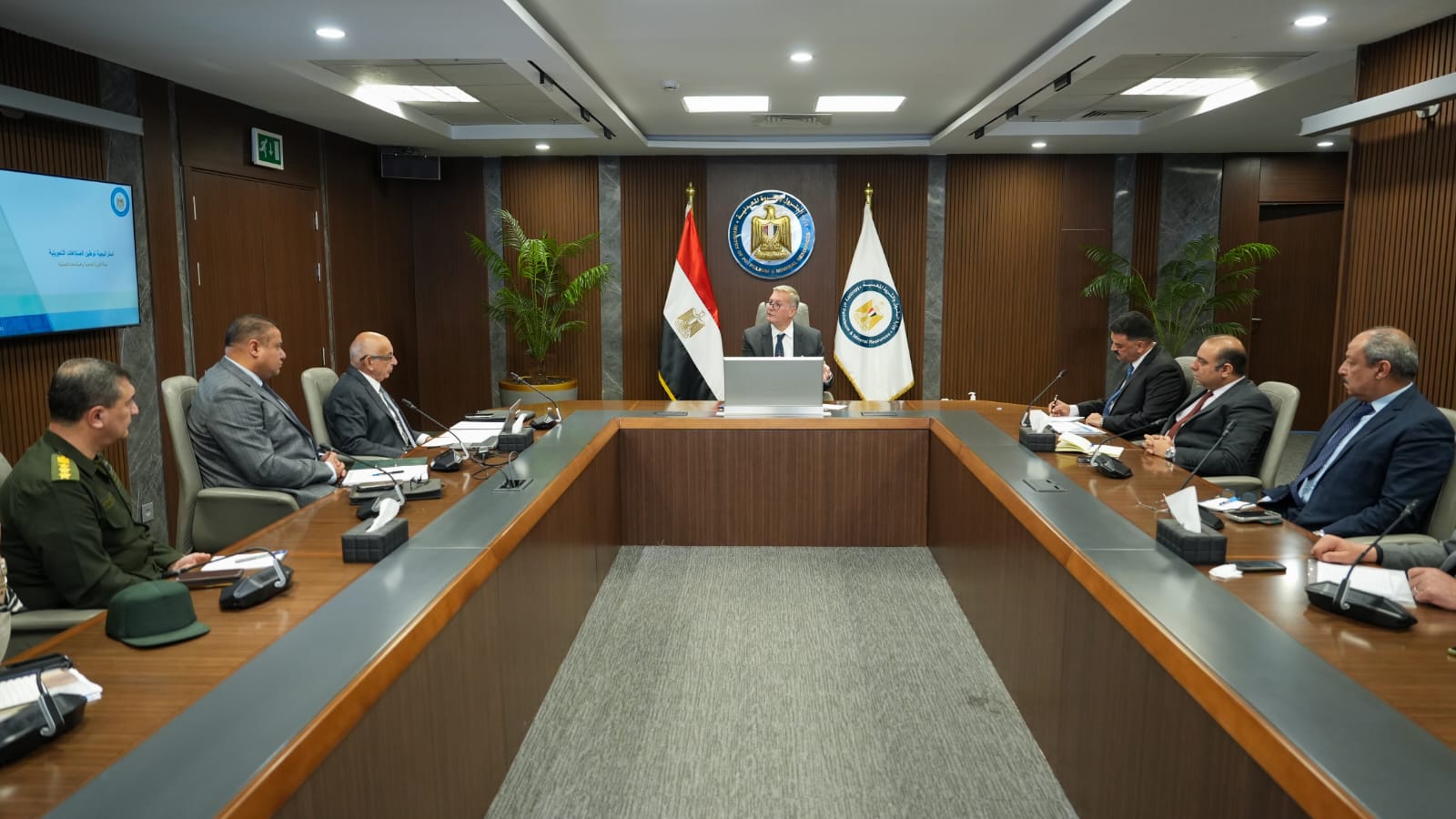 وزير البترول يتابع مشروع المسح الجوي والتراخيص الجديدة وضخ استثمارات التعدين