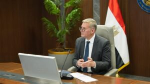 وزير البترول يتابع مشروع المسح الجوي والتراخيص الجديدة وضخ استثمارات التعدين