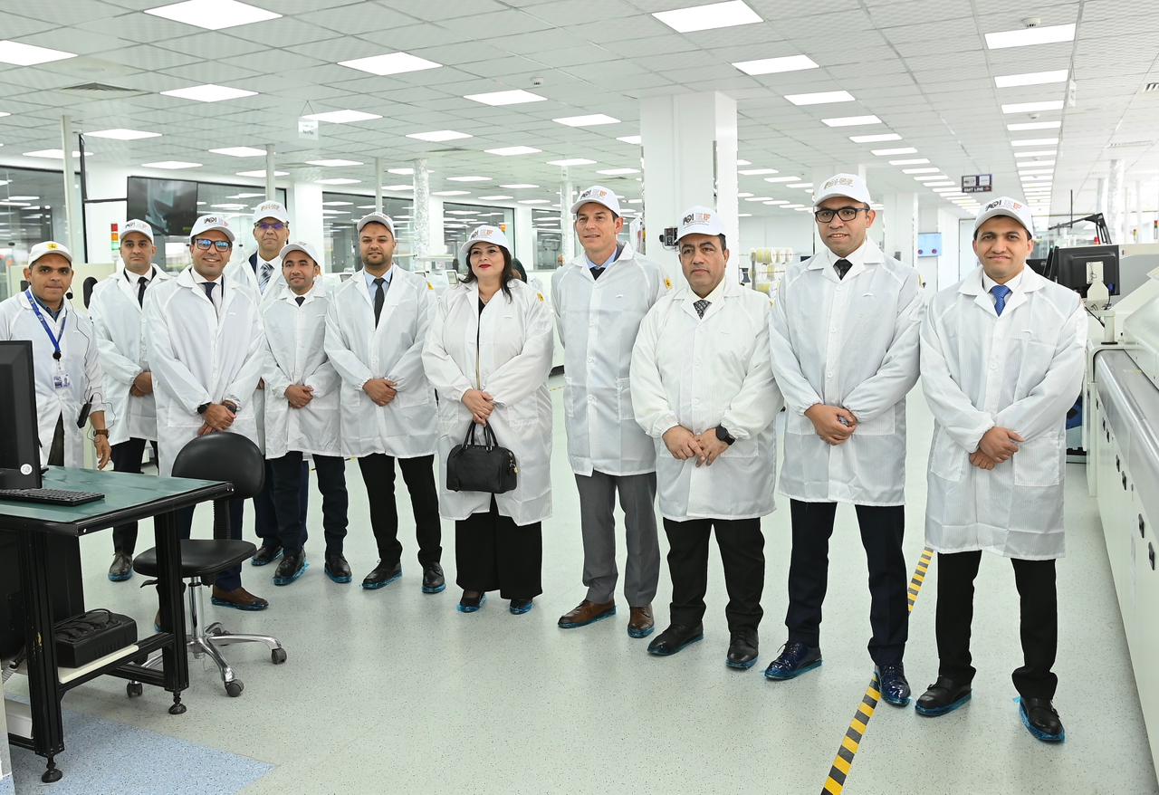 «شنايدر إلكتريك» و«زيروتك» تدفعان توطين وحدات الداتا سنتر عبر «العربية للتصنيع» 7 «شنايدر إلكتريك» و«زيروتك» تدفعان توطين وحدات الداتا سنتر عبر «العربية للتصنيع»