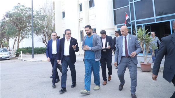 خلال جولة مفاجئة.. وزير الصحة يحيل مدير «السلام التخصصى» للتحقيق خلال جولة مفاجئة.. وزير الصحة يحيل مدير «السلام التخصصى» للتحقيق