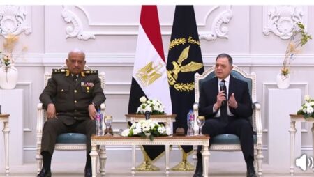 وزير الداخلية يستقبل القائد العام للقوات المسلحة ورئيس الأركان لتهنئته بعيد الشرطة الـ74