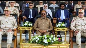 الرئيس الصومالي ووزير الدفاع يتفقدان اصطفاف القوات المصرية المشاركة في بعثة الاتحاد الإفريقي.. شاهد