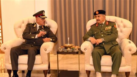 الفريق أحمد خليفة رئيس أركان حرب القوات المسلحة يعود إلى أرض الوطن عقب انتهاء زيارته الرسمية إلى ليبيا.. شاهد
