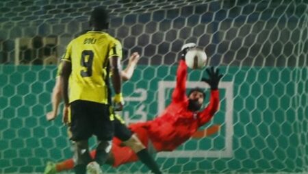 انتهاء الشوط الأول بالتعادل السلبي بين المصري ووادي دجلة