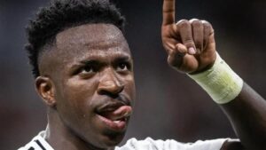 بنفيكا يرفض التعليق على واقعة فينيسيوس وينتظر قرار "يويفا"