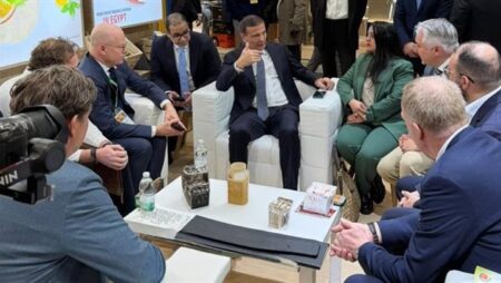 وزير الزراعة يبحث في "برلين" تعزيز التعاون مع كبرى الشركات الهولندية