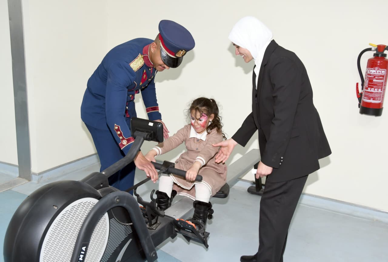 القوات المسلحة تنظم عددًا من الزيارات لأسر الشهداء إلى الأكاديمية العسكرية المصرية.. شاهد