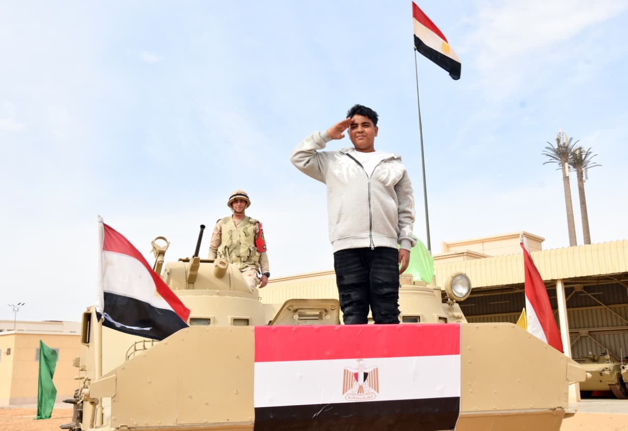 القوات المسلحة تنظم عددًا من الزيارات لأسر الشهداء إلى الأكاديمية العسكرية المصرية.. شاهد