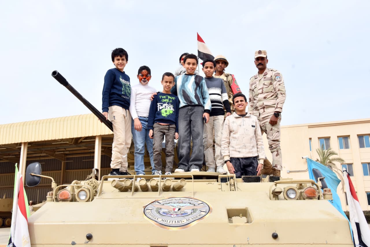 القوات المسلحة تنظم عددًا من الزيارات لأسر الشهداء إلى الأكاديمية العسكرية المصرية.. شاهد