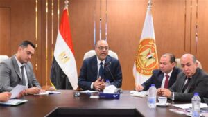وزير العمل يجتمع برؤساء النقابات العمالية استعداداً للانتخابات النقابية 2026-2030