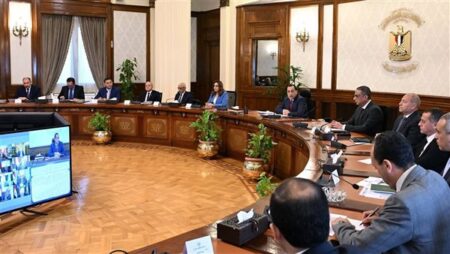 "مدبولي" يترأس أول اجتماع لمجلس المحافظين بعد تشكيله الجديد.. توافر احتياجات شهر رمضان يمثل اختبارا عمليا مبكرا لأداء كل محافظ