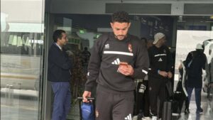 بعثة الأهلي تتوافد على مطار القاهرة للسفر إلى الجزائر