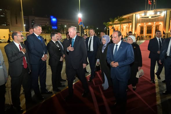 في ختام زيارة أردوغان وحرمه.. قرينة السيسي: من أرض الكنانة فى وداع ضيوف مصر الكرام