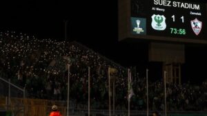 جماهير المصري تضيء المدرجات في لفتة وفاء في الدقيقة 74 خلال مواجهة الزمالك بالكونفدرالية