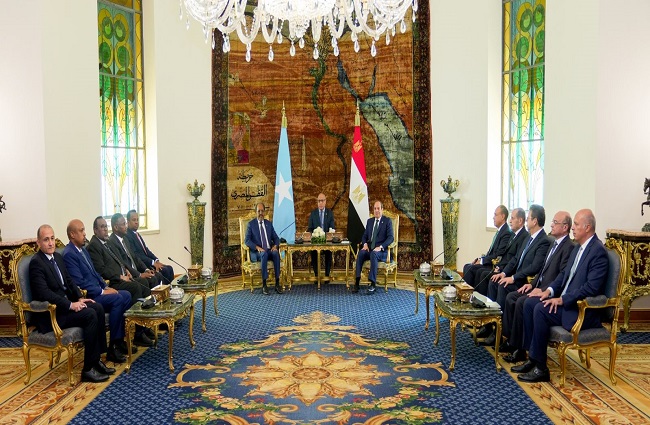 نشاط الرئيس في أسبوع.. السيسي يشهد أداء اليمين الدستورية للوزراء الجدد.. ويبحث مع بن زايد تعزيز الاستمارات الإماراتية بمصر.. ويستقبل رئيسي الصومال والاستخبارات الروسية.. ويترأس النيباد 4 نشاط الرئيس في أسبوع.. السيسي يشهد أداء اليمين الدستورية للوزراء الجدد.. ويبحث مع بن زايد تعزيز الاستمارات الإماراتية بمصر.. ويستقبل رئيسي الصومال والاستخبارات الروسية.. ويترأس النيباد