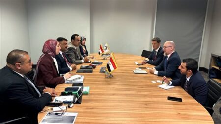 وفد وزارة البترول يواصل مباحثاته مع مستثمري التعدين خلال مؤتمر إندابا الأفريقي