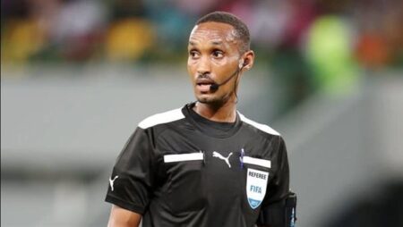 طاقم تحكيم بوروندي بقيادة ​باسيفيك ندابيهاوينيمانا لمباراة المصري وزيسكو يونايتد الزامبي بالكونفدرالية