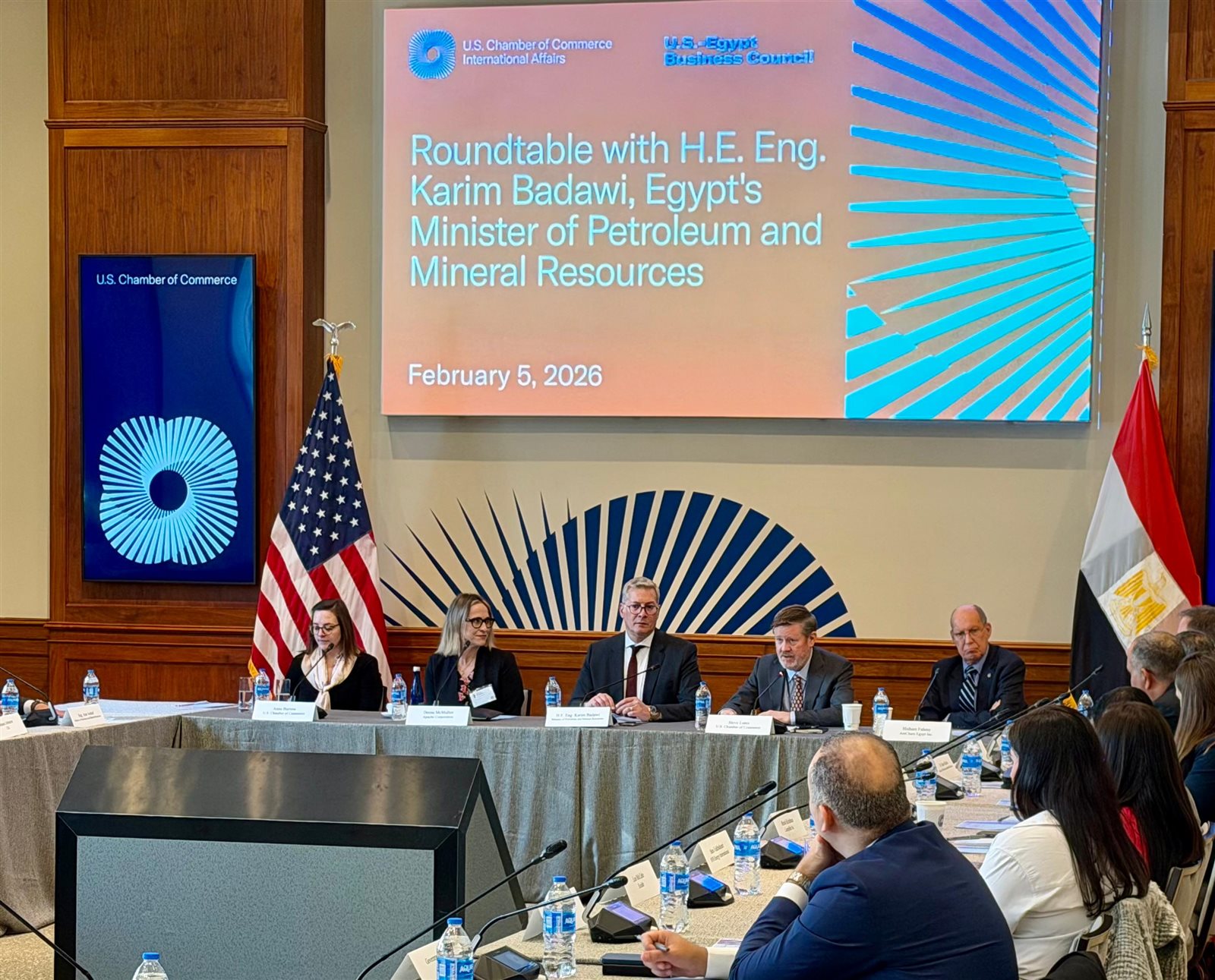 وزير البترول يعقد مائدة مستديرة موسعة مع الشركات الأمريكية لتعزيز الشراكات