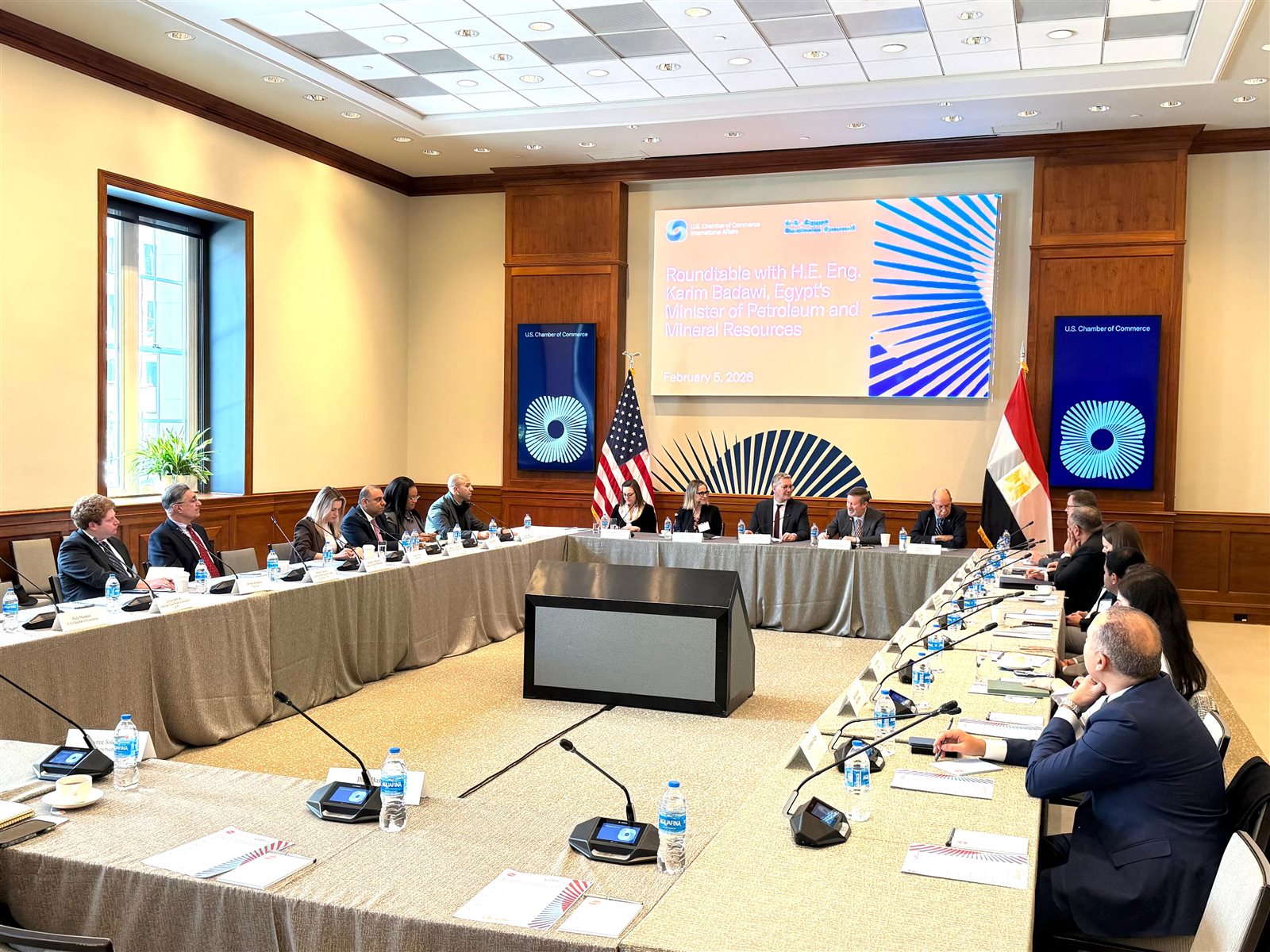 وزير البترول يعقد مائدة مستديرة موسعة مع الشركات الأمريكية لتعزيز الشراكات