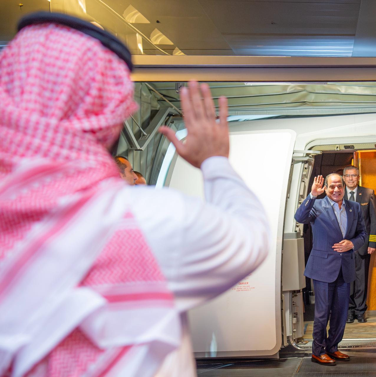 لحظة توديع ولي عهد السعودية للرئيس السيسي