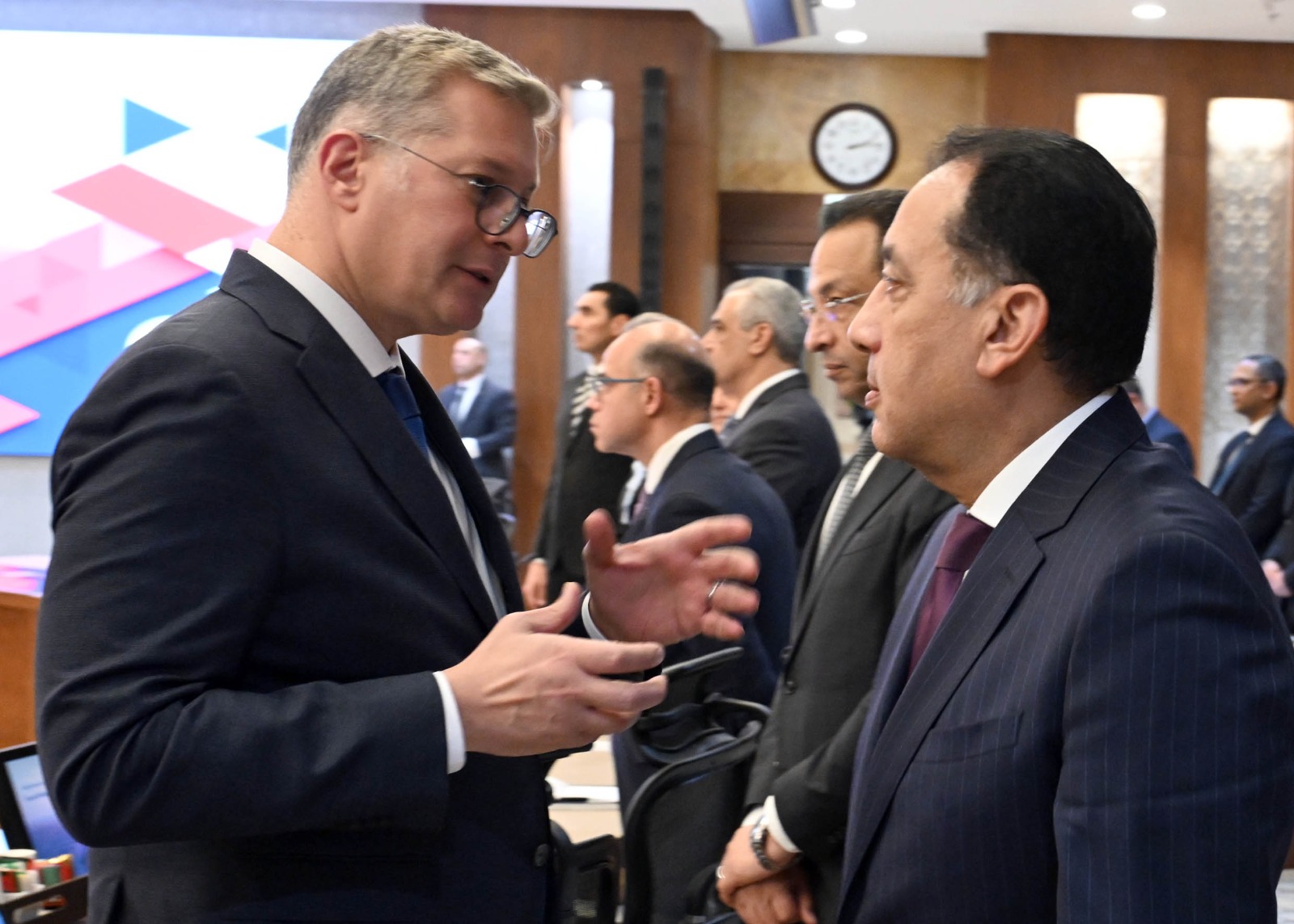 في أول اجتماع للحكومة بتشكيلها الجديد.. رئيس الوزراء: المواطن في هذه المرحلة هو الأولوية الأولى