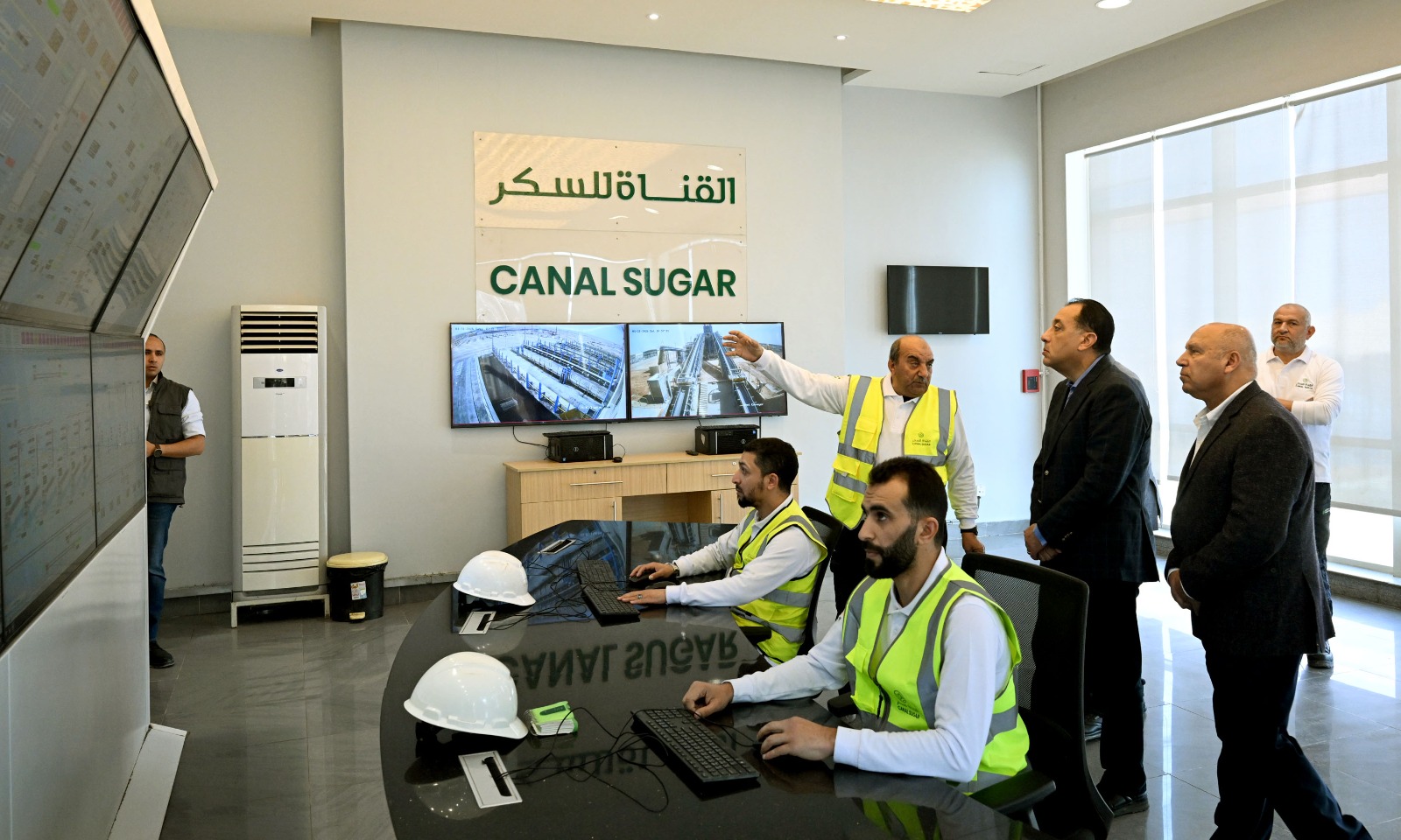 رئيس الوزراء يتفقد التشغيل التجريبي لمصنع "القناة للسكر" واستعدادات موسم البنجر.. صور