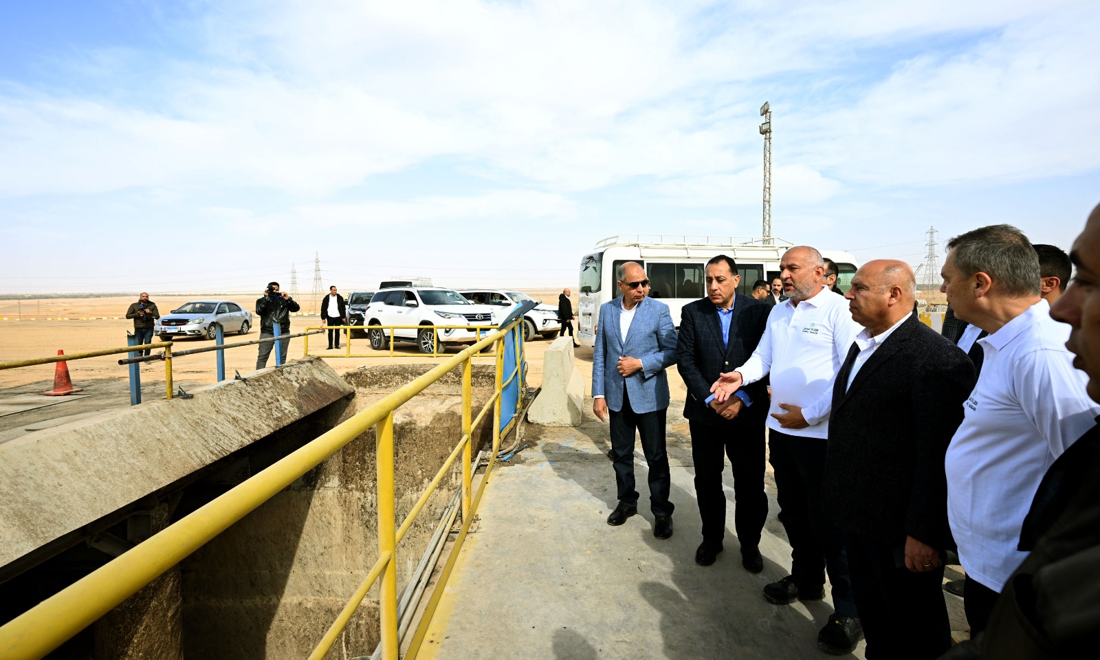 رئيس الوزراء يتفقد التشغيل التجريبي لمصنع "القناة للسكر" واستعدادات موسم البنجر.. صور