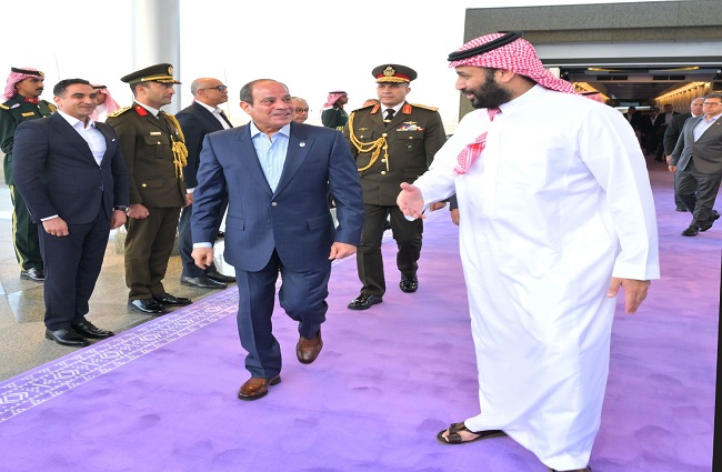 6 صور ترصد زيارة السيسي للسعودية ولقاء ولي العهد