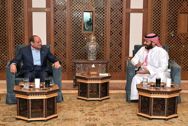 6 صور ترصد زيارة السيسي للسعودية ولقاء ولي العهد