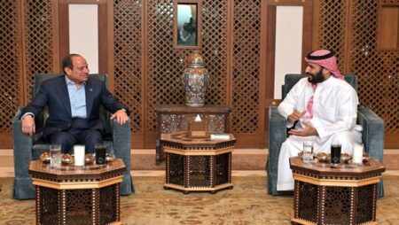 6 صور ترصد زيارة السيسي للسعودية ولقاء ولي العهد