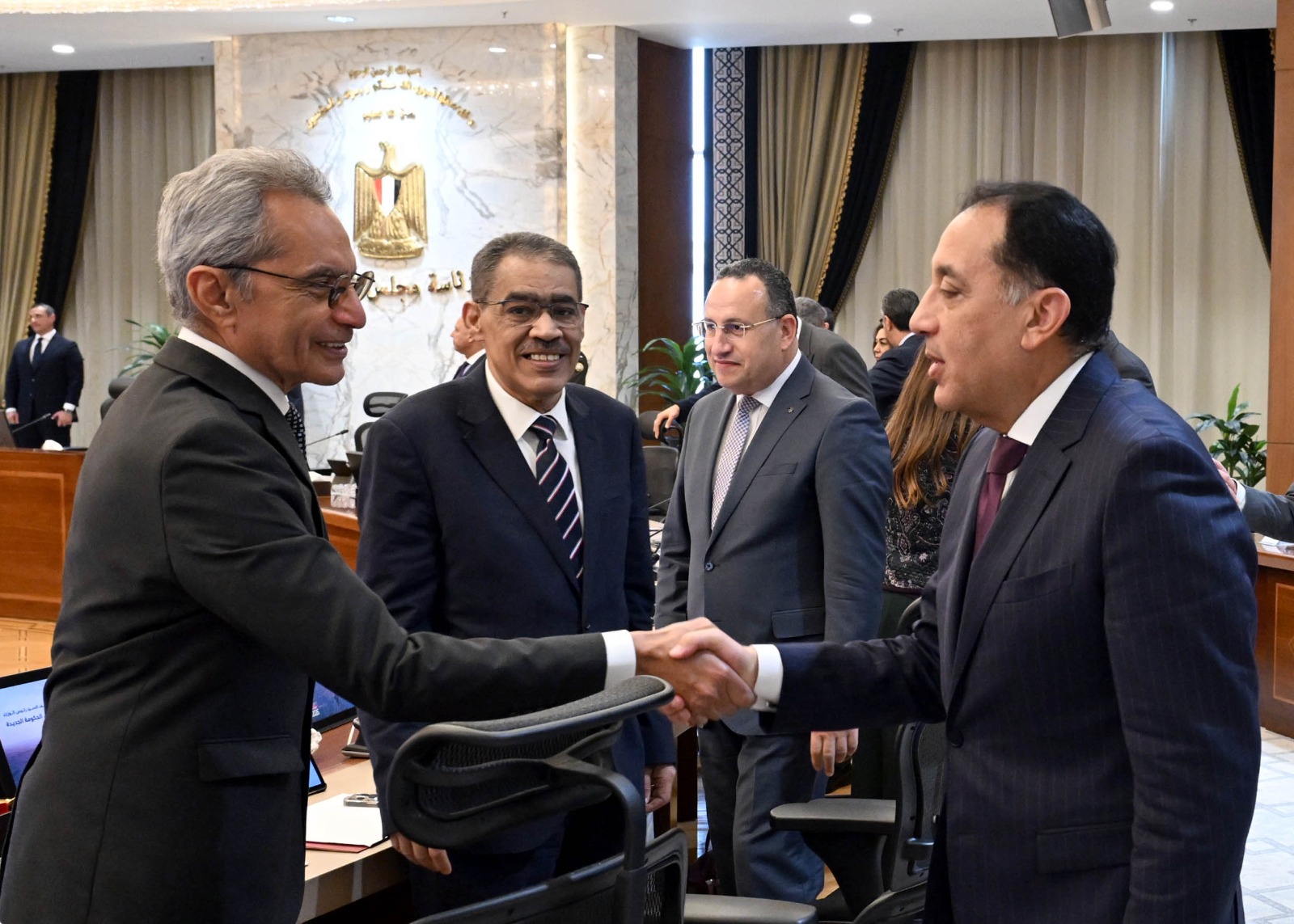 في أول اجتماع للحكومة بتشكيلها الجديد.. رئيس الوزراء: المواطن في هذه المرحلة هو الأولوية الأولى