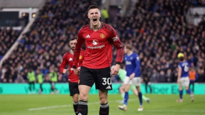 مانشستر يونايتد يتخطى إيفرتون بهدف نظيف ويقتحم المربع الذهبي