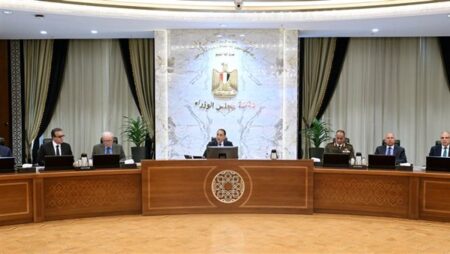 في أول اجتماع للحكومة بتشكيلها الجديد.. رئيس الوزراء: المواطن في هذه المرحلة هو الأولوية الأولى