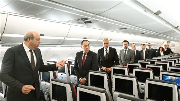 رئيس الوزراء يتفقد أول طائرة من طراز Airbus A350-900 بأسطول الناقل الوطني.. صور رئيس الوزراء يتفقد أول طائرة من طراز Airbus A350-900 بأسطول الناقل الوطني.. صور