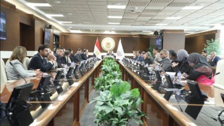 وزير الصحة يتابع استعدادات التشغيل التجريبي لـ«التأمين الشامل» بالمنيا