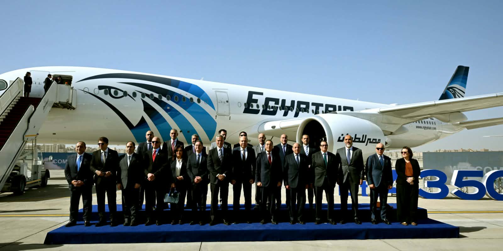 رئيس الوزراء يتفقد أول طائرة من طراز Airbus A350-900 بأسطول الناقل الوطني.. صور 7 رئيس الوزراء يتفقد أول طائرة من طراز Airbus A350-900 بأسطول الناقل الوطني.. صور