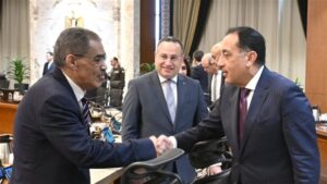 رئيس الوزراء: أتابع يوميا ما يدور بمختلف وسائل الإعلام ومواقع التواصل الاجتماعي.. ووزير الدولة للإعلام سيكون همزة وصل مهمة فيما يتعلق بالتواصل الفعال