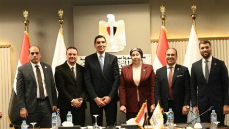 وزير الشباب والرياضة يؤكد دعمه للأندية الجماهيرية ومراكز الشباب