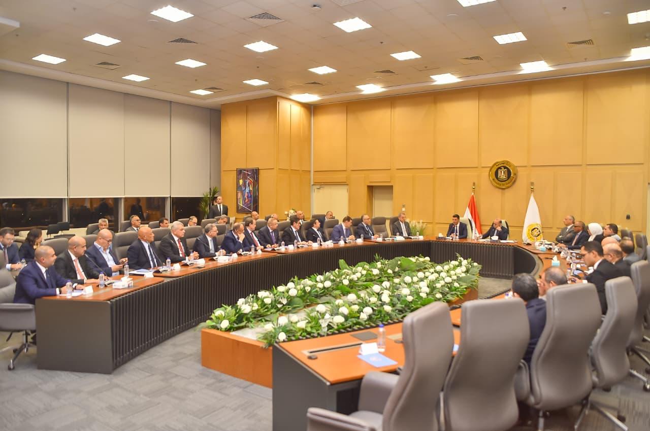 نعمل على تعميق التصنيع وزيادة نسب المكون المحلي بسلاسل الإنتاج 3 نعمل على تعميق التصنيع وزيادة نسب المكون المحلي بسلاسل الإنتاج