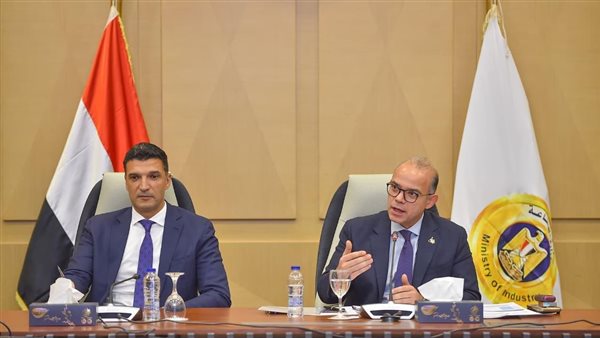 نعمل على تعميق التصنيع وزيادة نسب المكون المحلي بسلاسل الإنتاج نعمل على تعميق التصنيع وزيادة نسب المكون المحلي بسلاسل الإنتاج