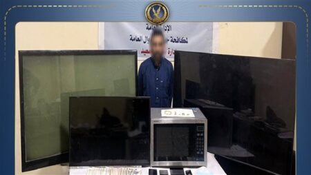 ضبط متهم بالنصب الإلكتروني على المواطنين بانتحال صفة موظف بنك في المنيا
