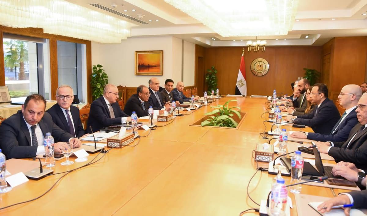 الخارجية والاتصالات تبحثان رقمنة الخدمات القنصلية وتدشنان طابعًا تذكاريًا لمئوية الدبلوماسية المصرية 4 الخارجية والاتصالات تبحثان رقمنة الخدمات القنصلية وتدشنان طابعًا تذكاريًا لمئوية الدبلوماسية المصرية